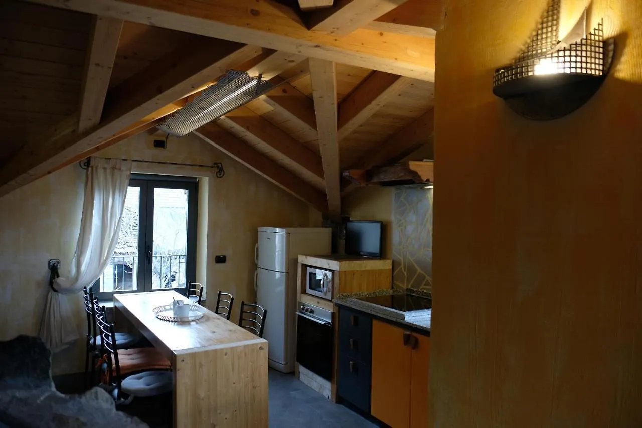 Apartment Appartamenti Montemezzo Le Case In Pietra Sorico
