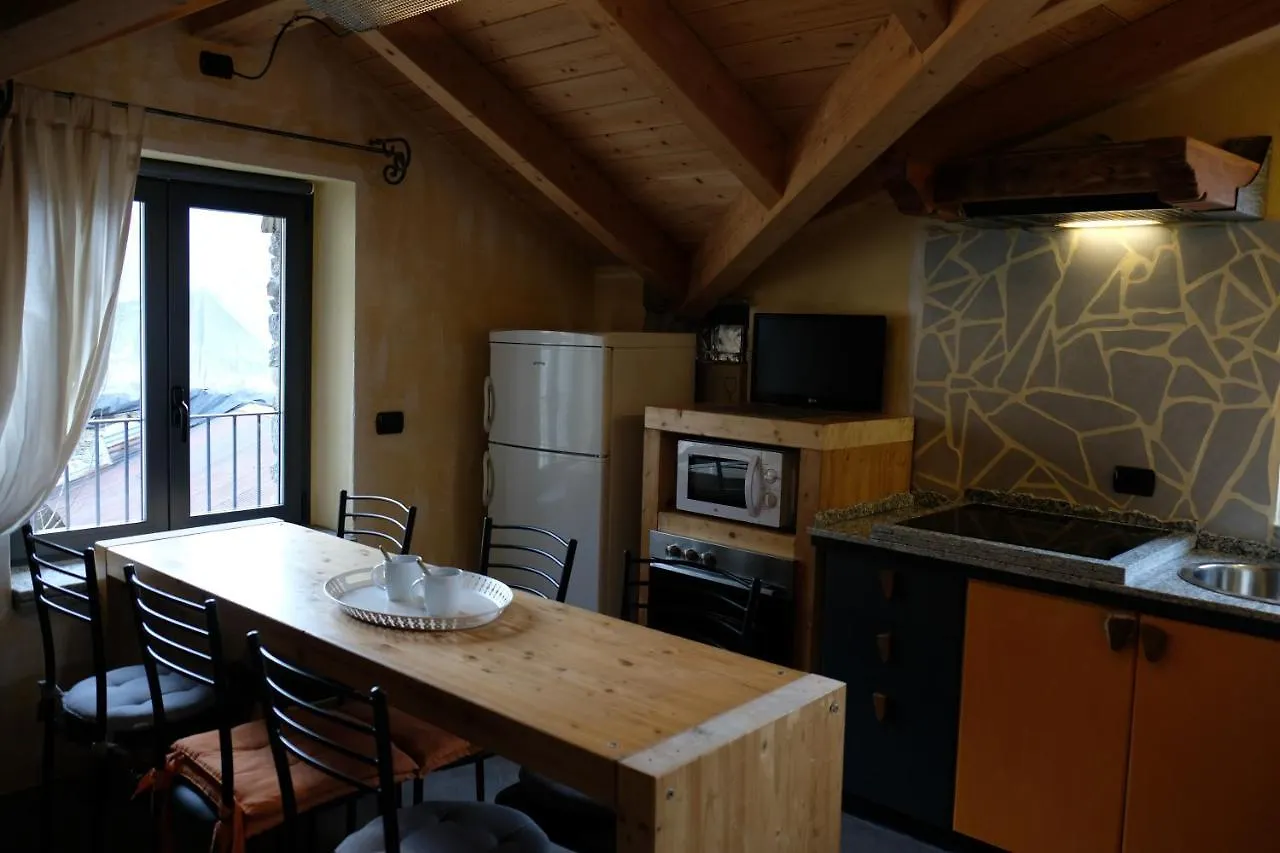 Apartment Appartamenti Montemezzo Le Case In Pietra Sorico Italy