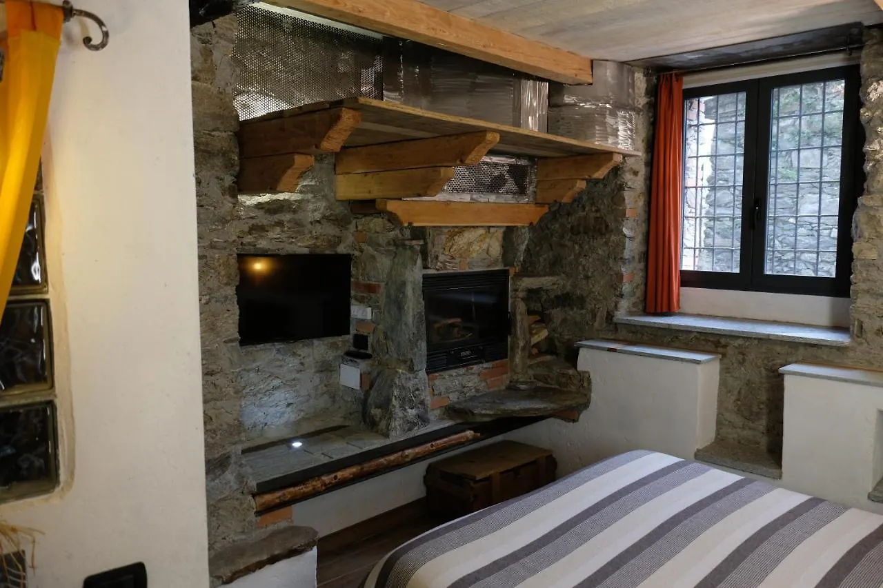 Apartment Appartamenti Montemezzo Le Case In Pietra Sorico