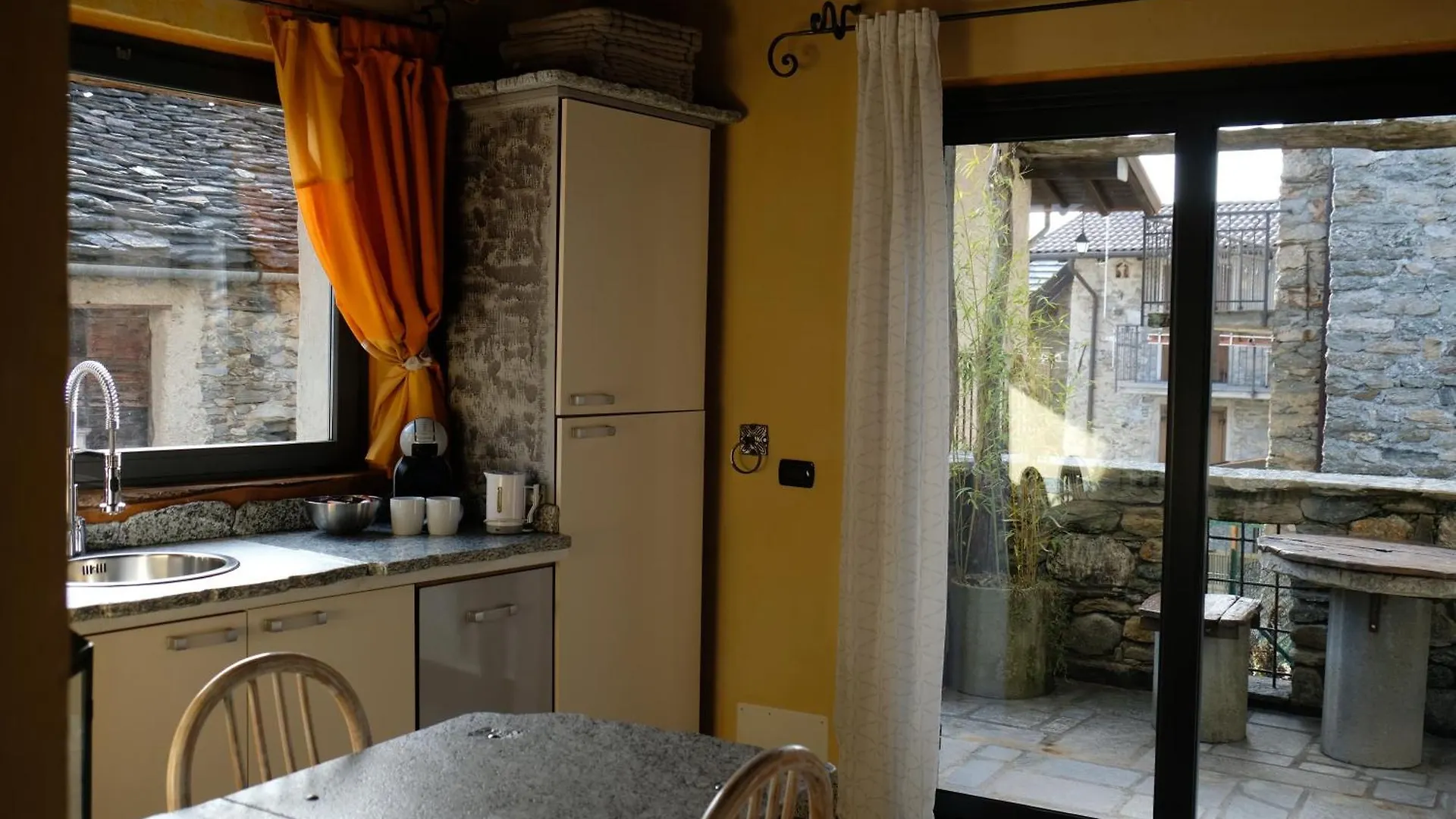 Appartamenti Montemezzo Le Case In Pietra Sorico Apartment