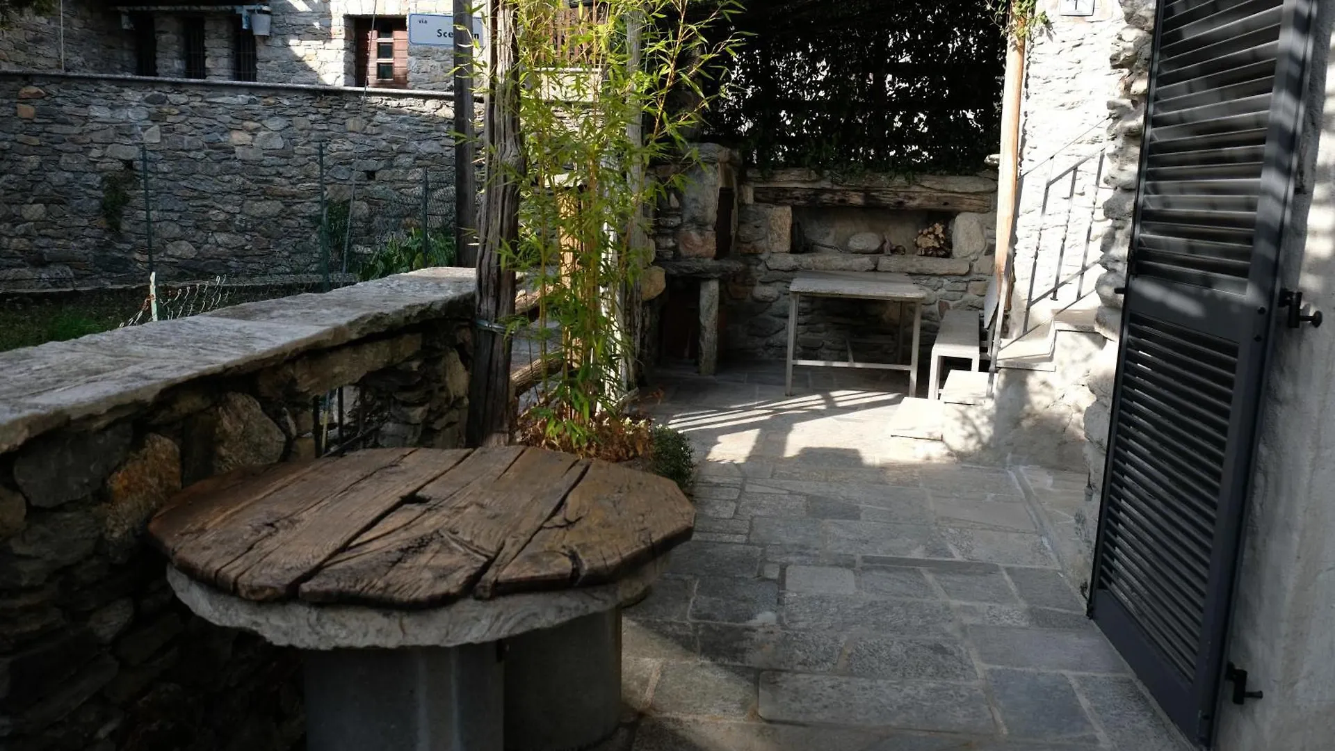Appartamenti Montemezzo Le Case In Pietra Sorico 0*,