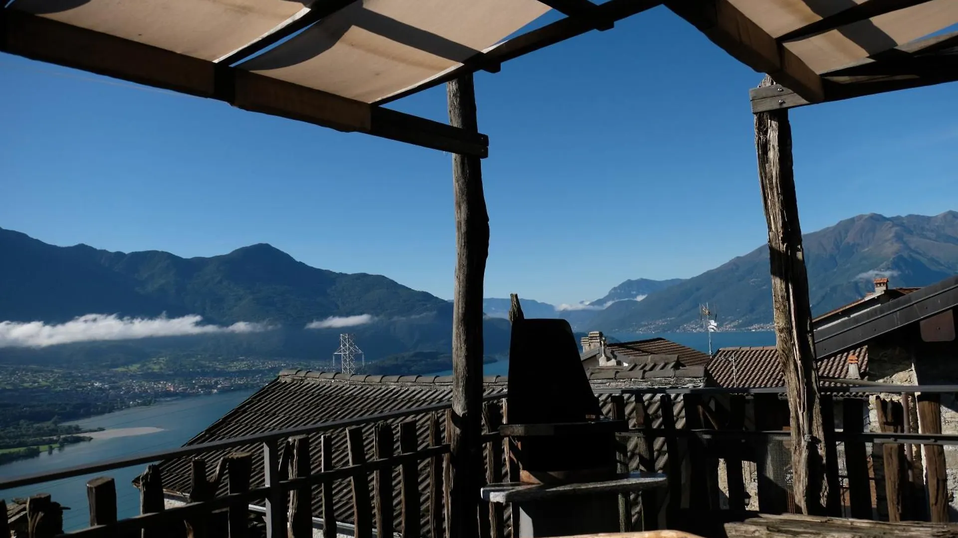 Lägenhet Appartamenti Montemezzo Le Case In Pietra Sorico